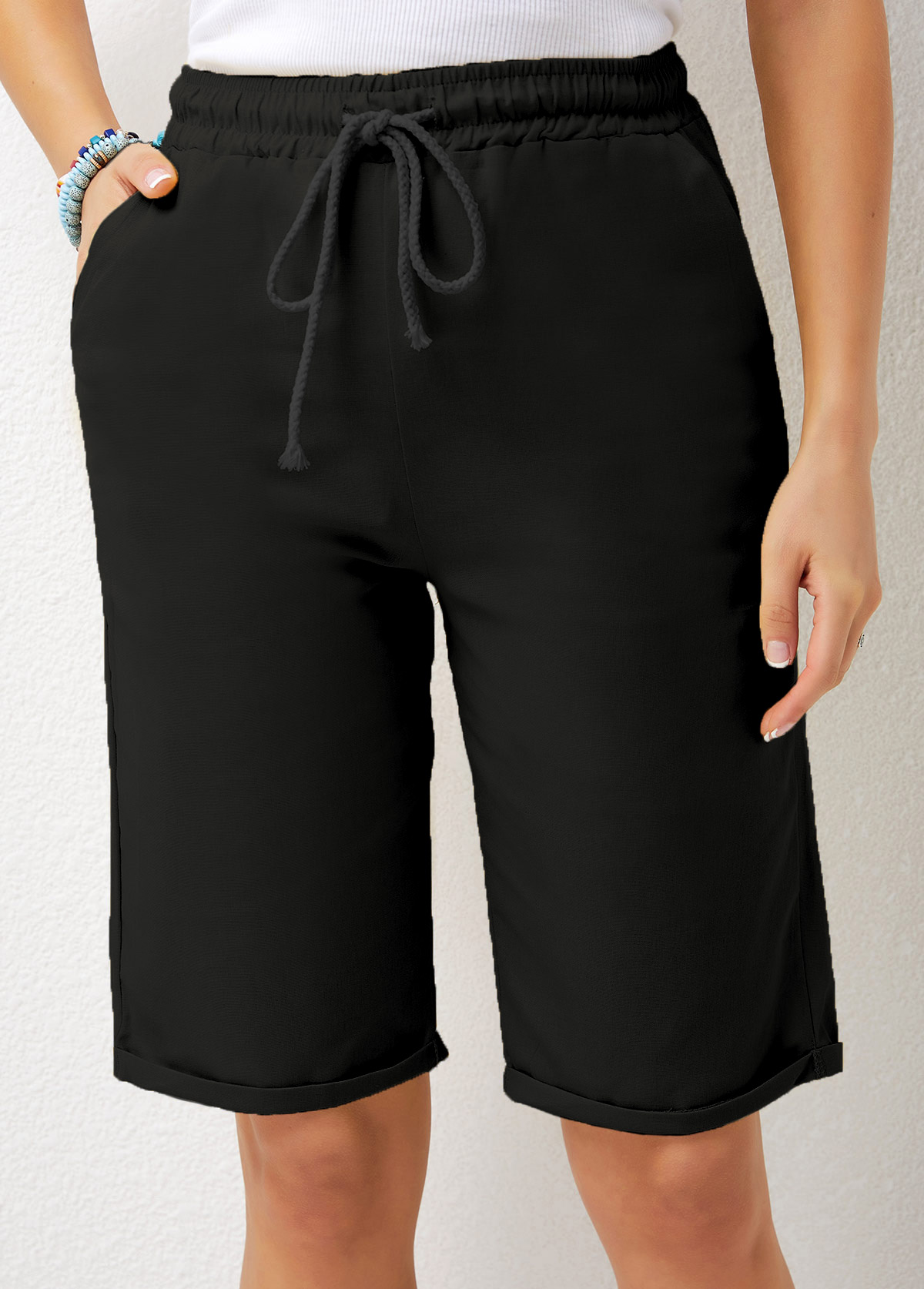 Solid Pocket Detail Drawstring Waist Shorts